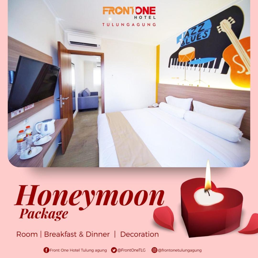 Front One Hotel Тулунгагунг Экстерьер фото